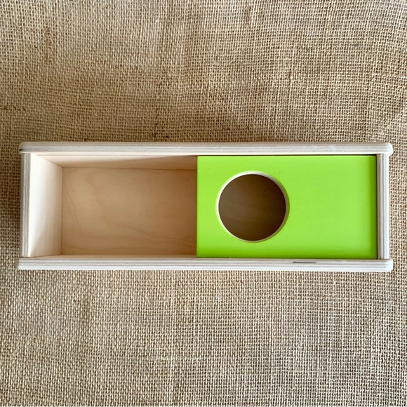 LOVEVERY Hide and Seek Ball Balance Toy from The Thinker Playkit 11-12 Months - Picture 8 of 12